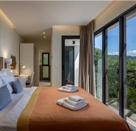 4 Bedroom Villa with Salt Water Pool, Private mini golf course and Rooftop Terrace near Opatija, Sleeps 8